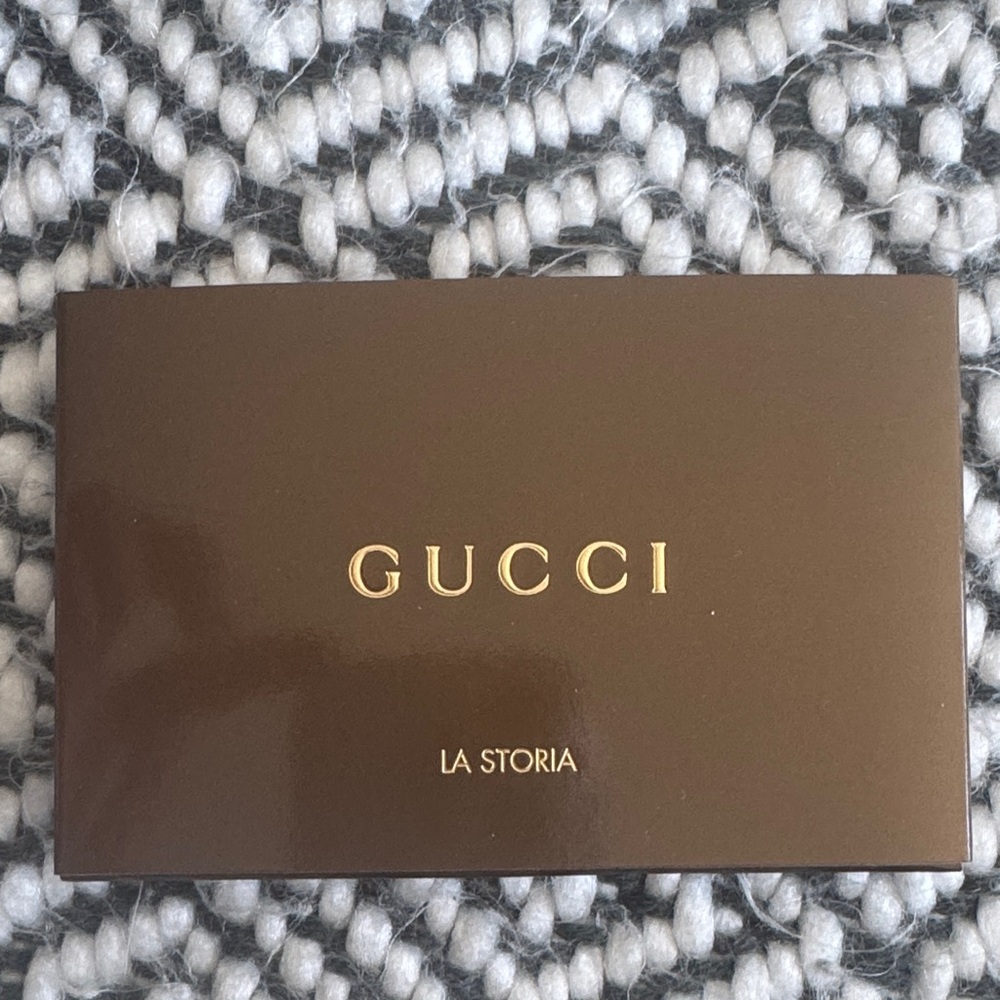Never worn Gucci Horsebit black heels with gold hardware - Picture 3 of 5